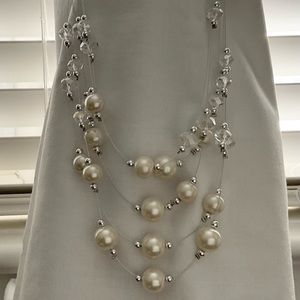 FLOATING FAUX  PEARLS NECKLACE IN MUILTI LAYERS